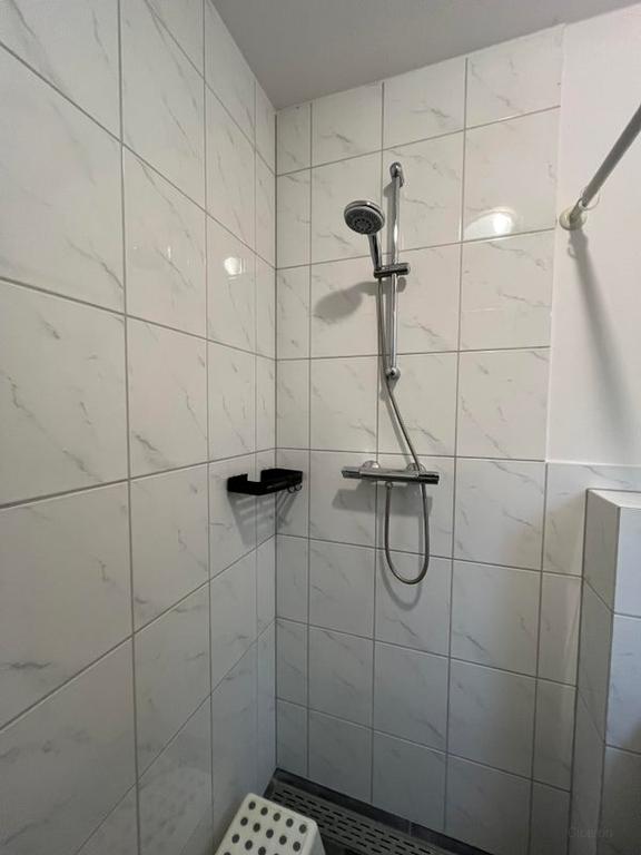 Furnished bungalow with private garden - Image 10