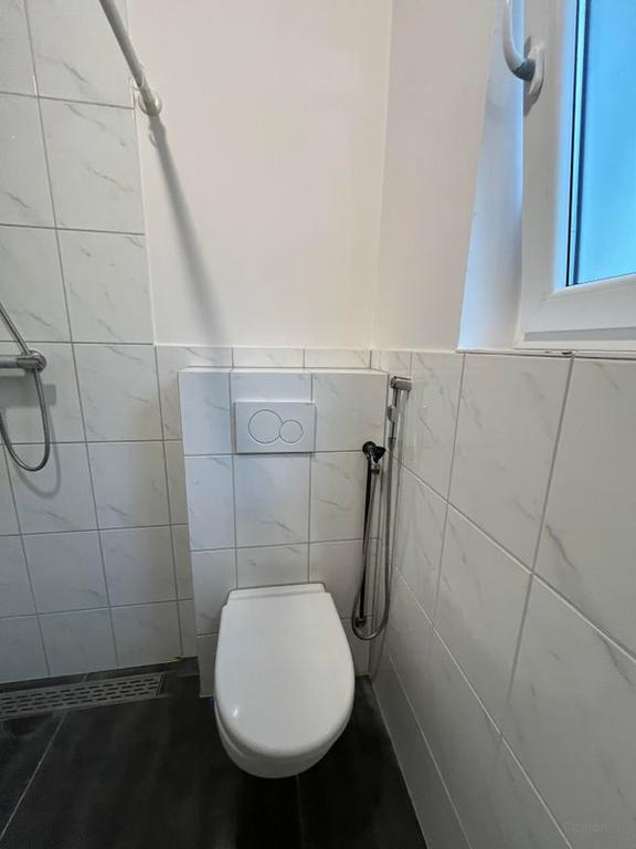 Furnished bungalow with private garden - Image 11