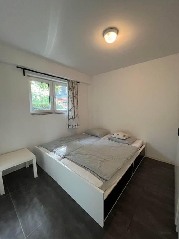 Furnished bungalow with private garden - Image 13