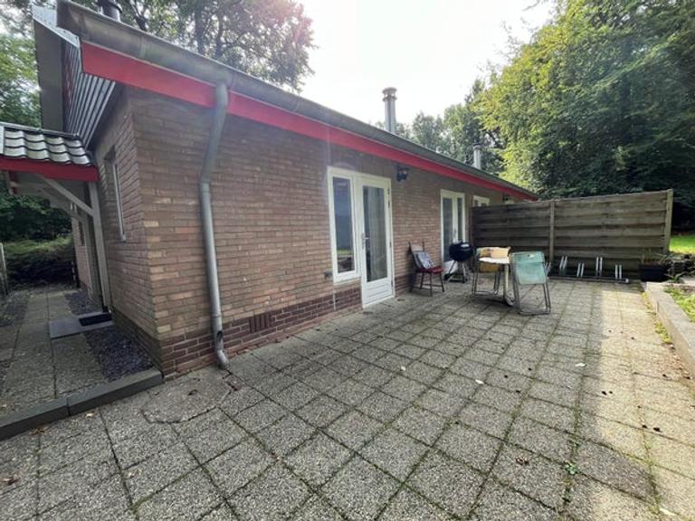 Furnished bungalow with private garden - Image 20