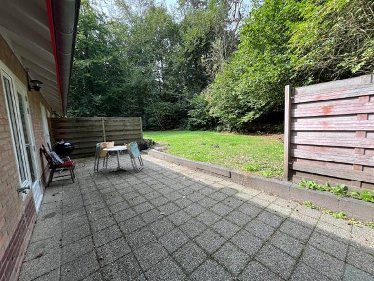 Furnished bungalow with private garden - Image 21