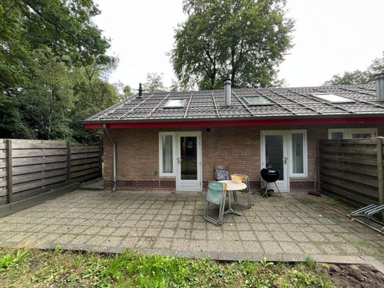Furnished bungalow with private garden - Image 23
