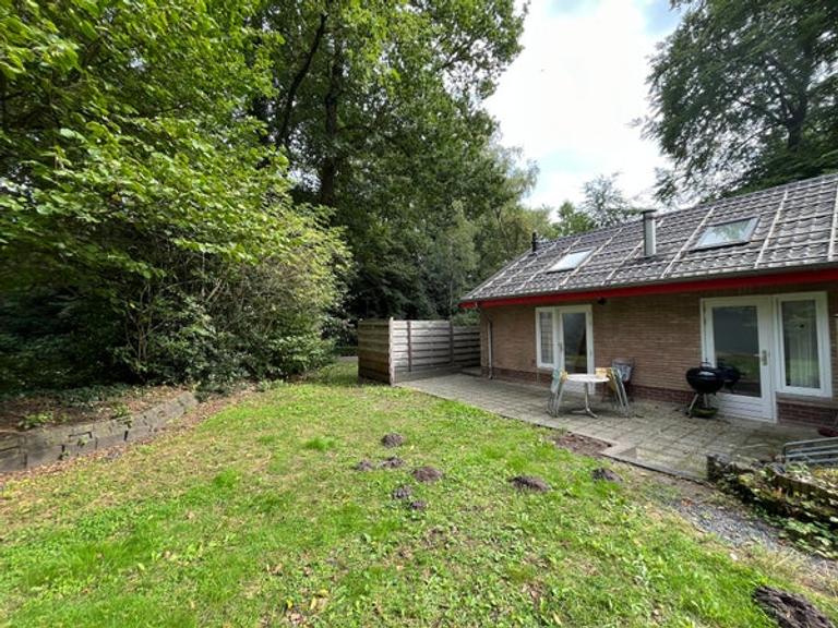 Furnished bungalow with private garden - Image 24