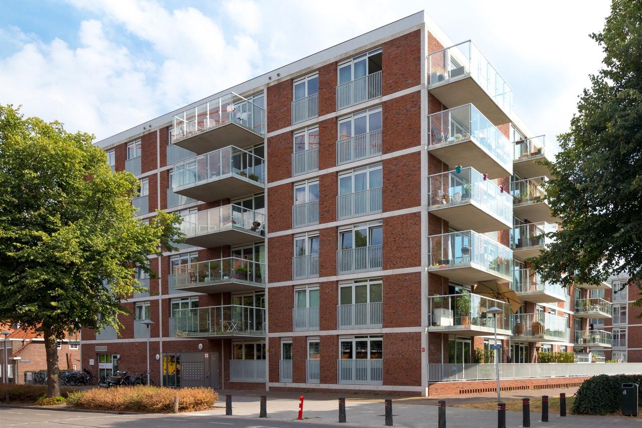 Gemeubileerd 3-kamerappartement met balkon - Afbeelding 1