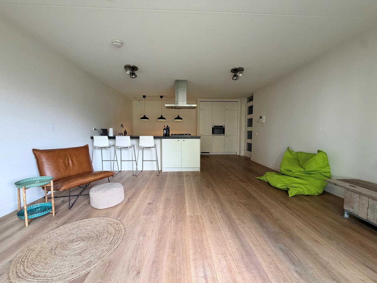 Gemeubileerd 3-kamerappartement met balkon - Afbeelding 8