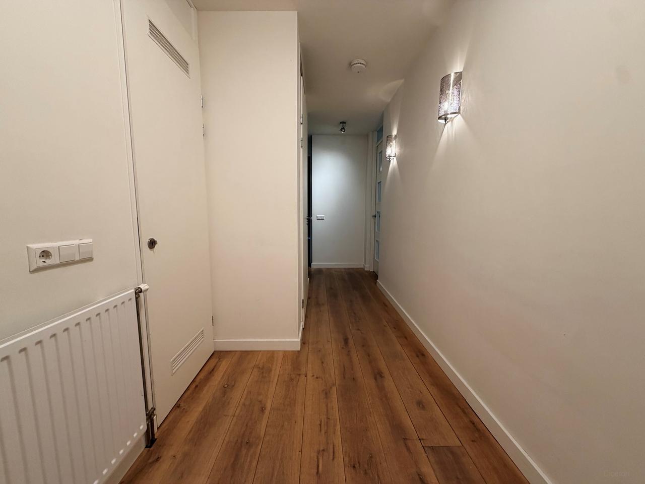 Gemeubileerd 3-kamerappartement met balkon - Afbeelding 10