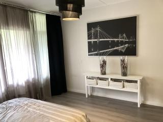 Furnished 1-Bedroom Apartment with Balcony - Image 16