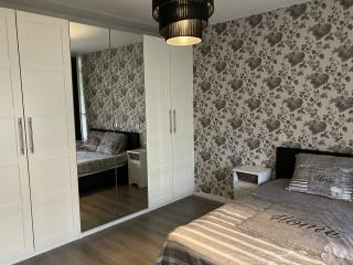 Furnished 1-Bedroom Apartment with Balcony - Image 17