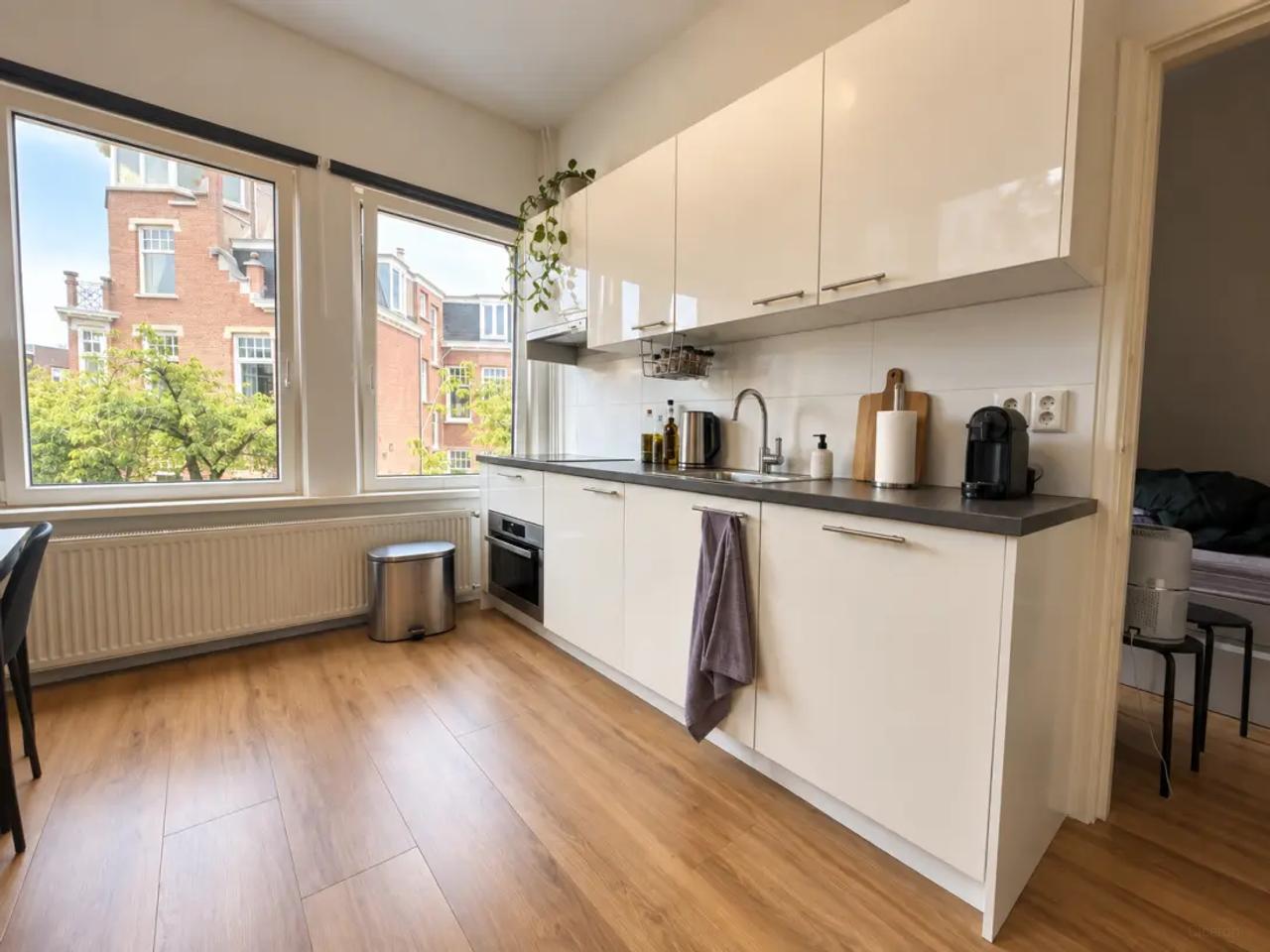 29 m² apartment with balcony in Bomenbuurt - Image 2