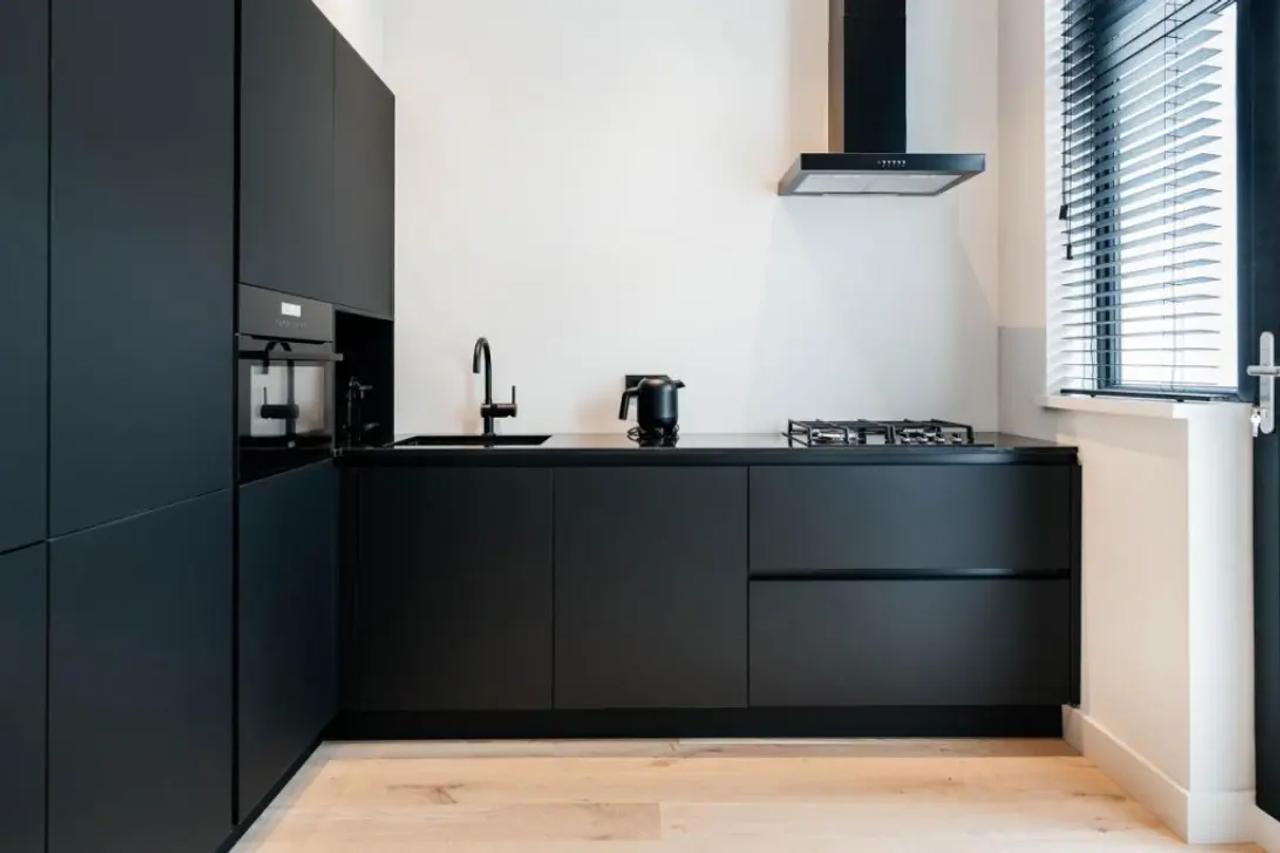 Furnished 1-Bedroom Apartment with Balcony - Image 3