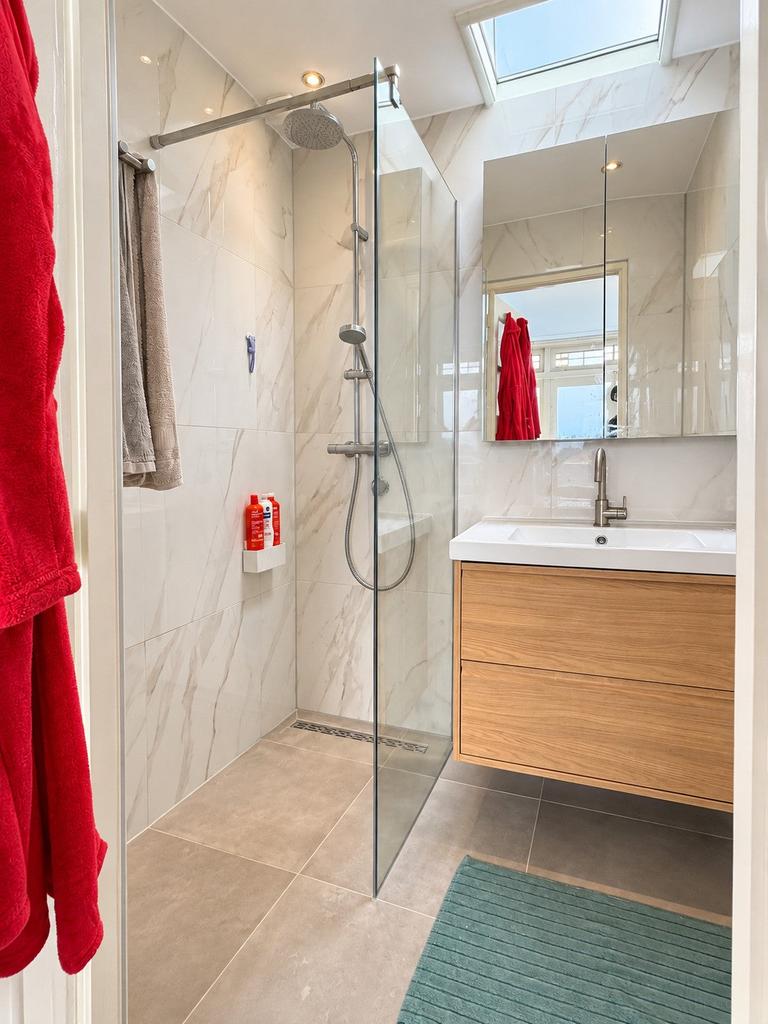 92 m² Apartment with 3 Bedrooms - Image 2