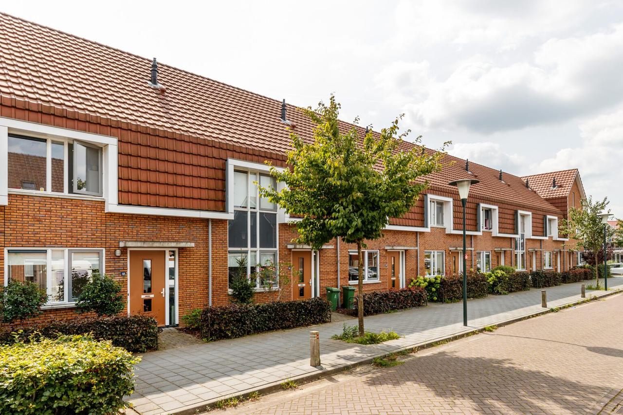 Family Home with Garden in Lanenbuurt - Image 3