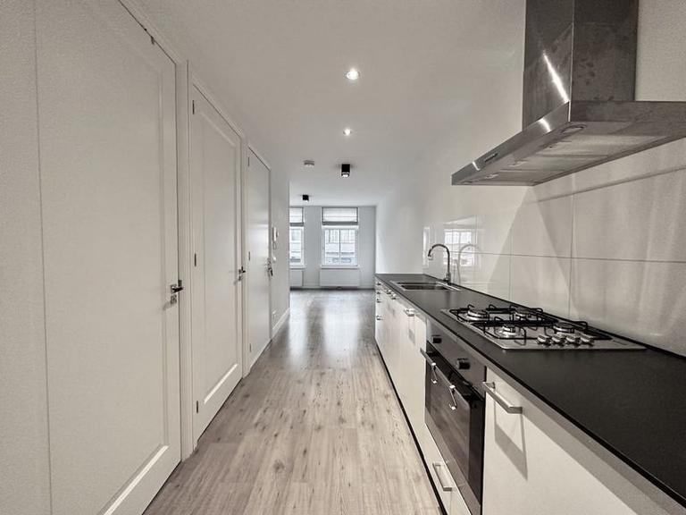 Available now: 44 m² with balcony - Image 5