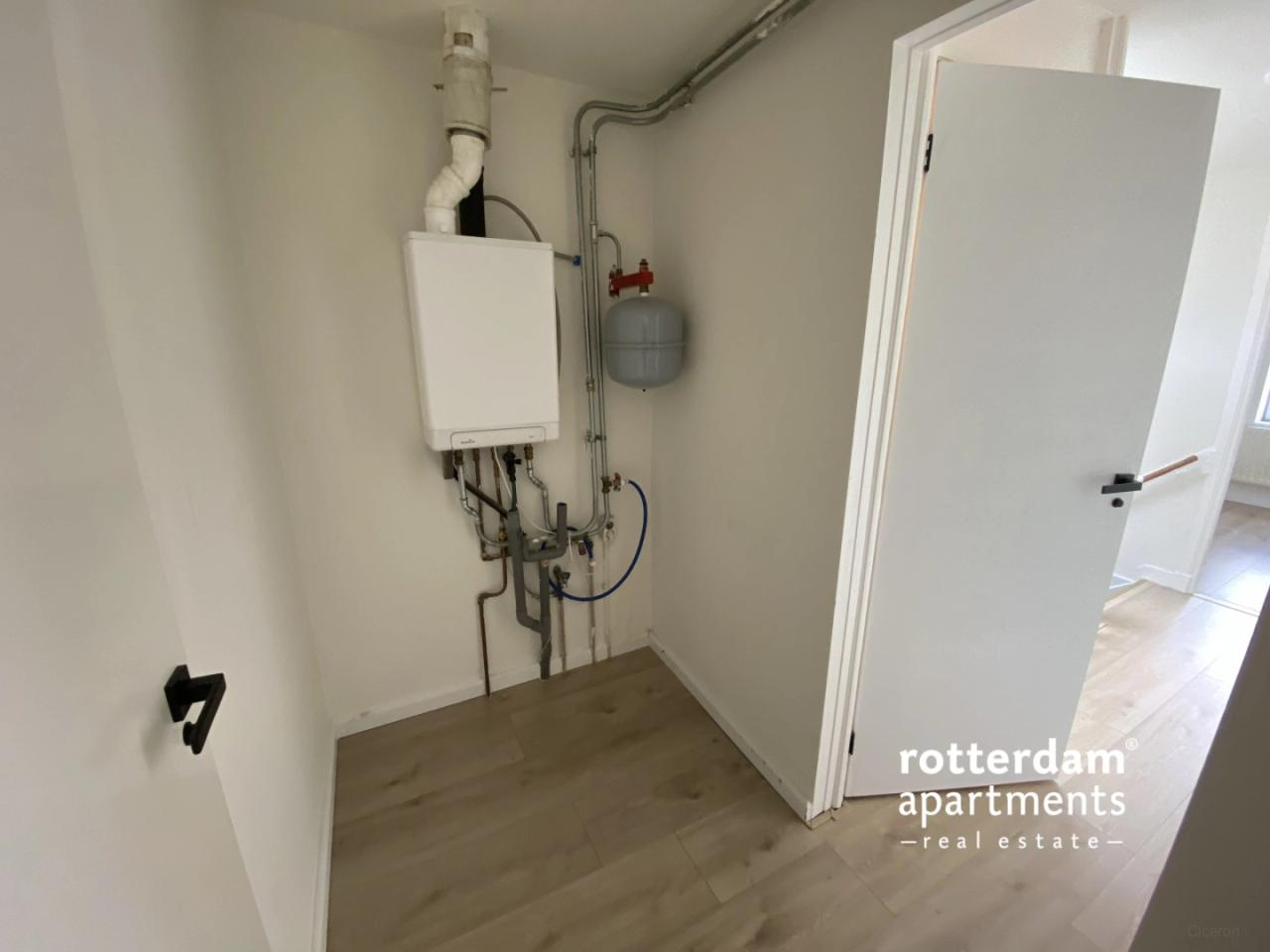 13 m² Room with Balcony in Schiedam - Image 8