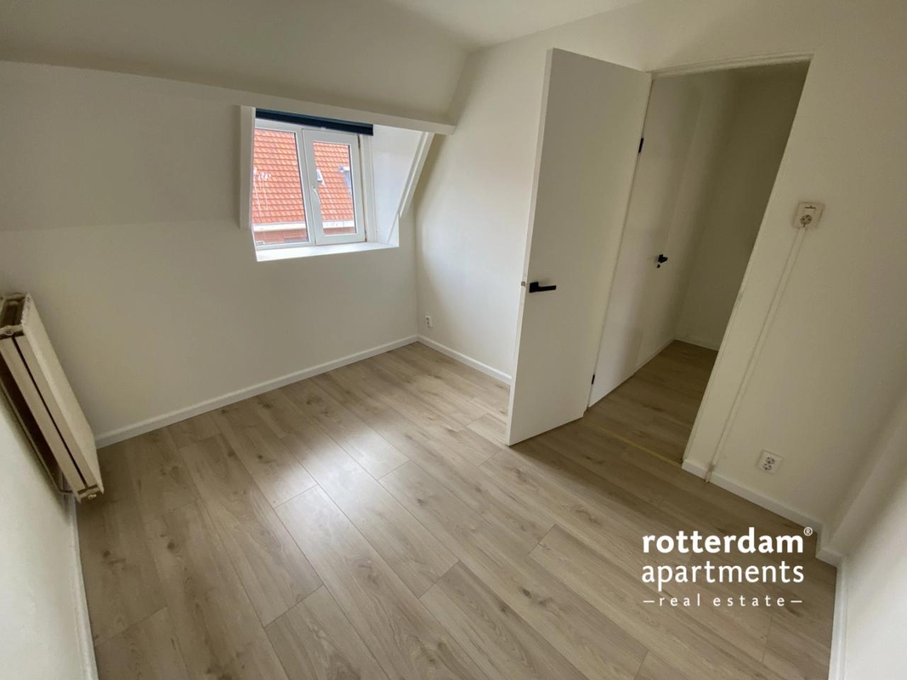 13 m² Room with Balcony in Schiedam - Image 11