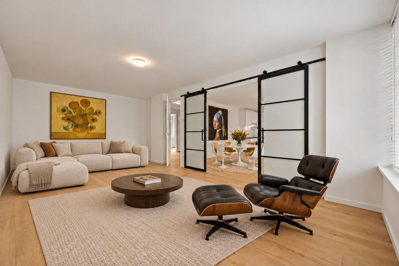 131 m² apartment with 4 bedrooms - Image 1