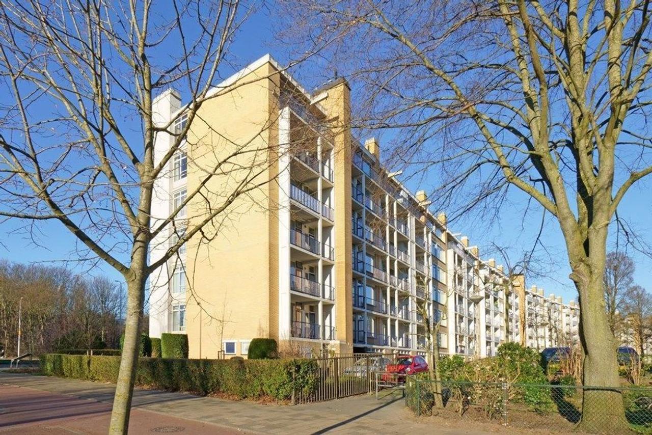 124 m² apartment with 3 bedrooms - Image 1