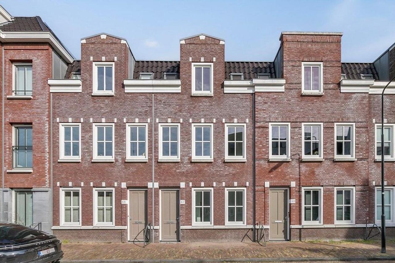Tussenwoning met 4 slaapkamers en tuin - Afbeelding 1