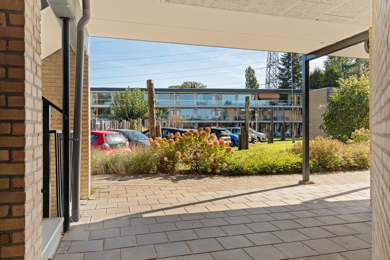 65+ Apartment with Terrace in Beekbergen - Image 8