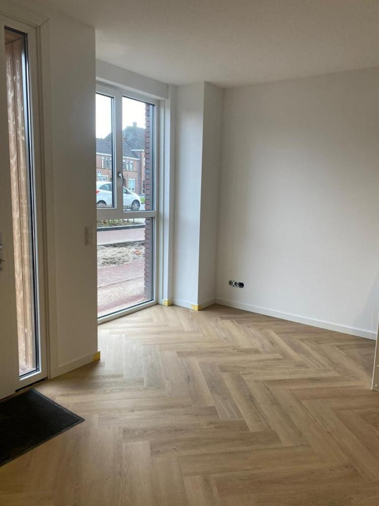 Energy-neutral home with EV charging point - Image 2