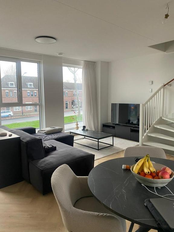 Energy-neutral home with EV charging point - Image 4