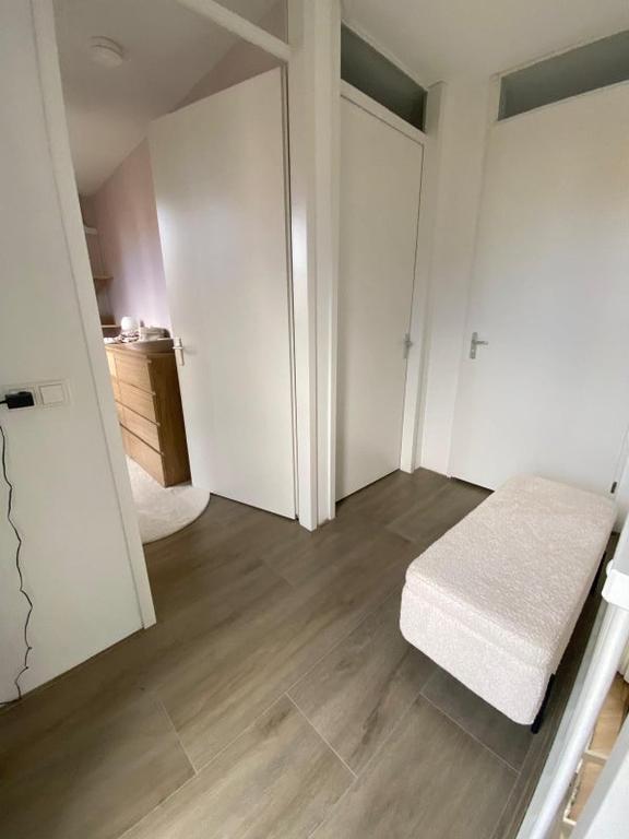 Energy-neutral home with EV charging point - Image 9