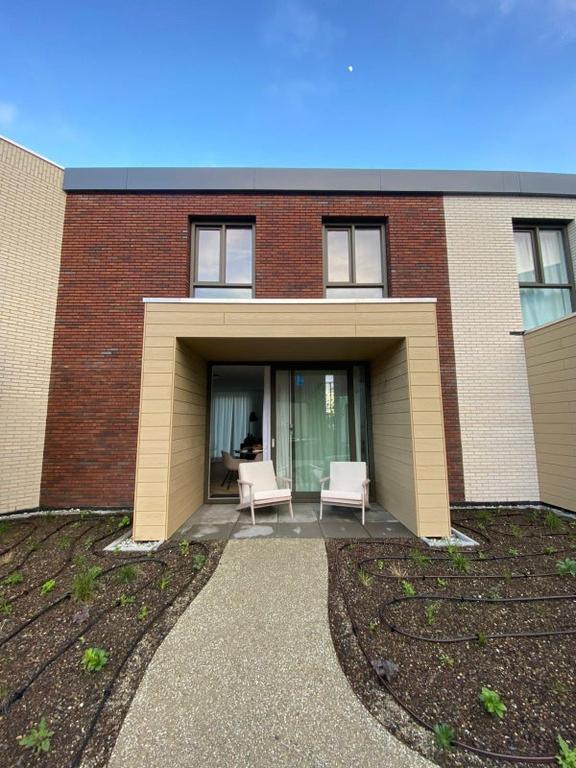 Energy-neutral home with EV charging point - Image 10