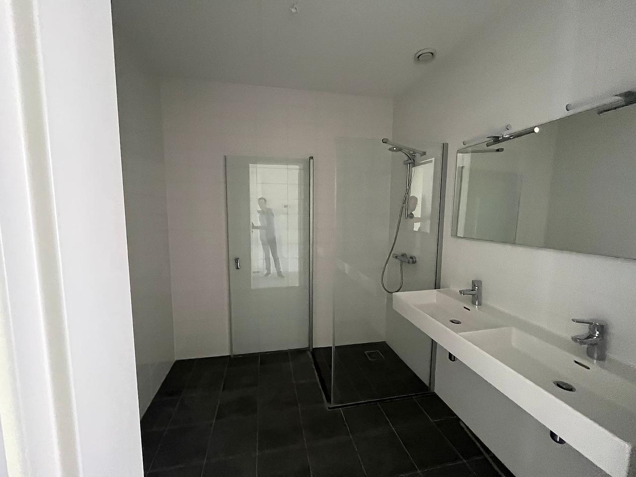 Energy-Efficient 2-Bedroom Apartment in IJmuiden - Image 8