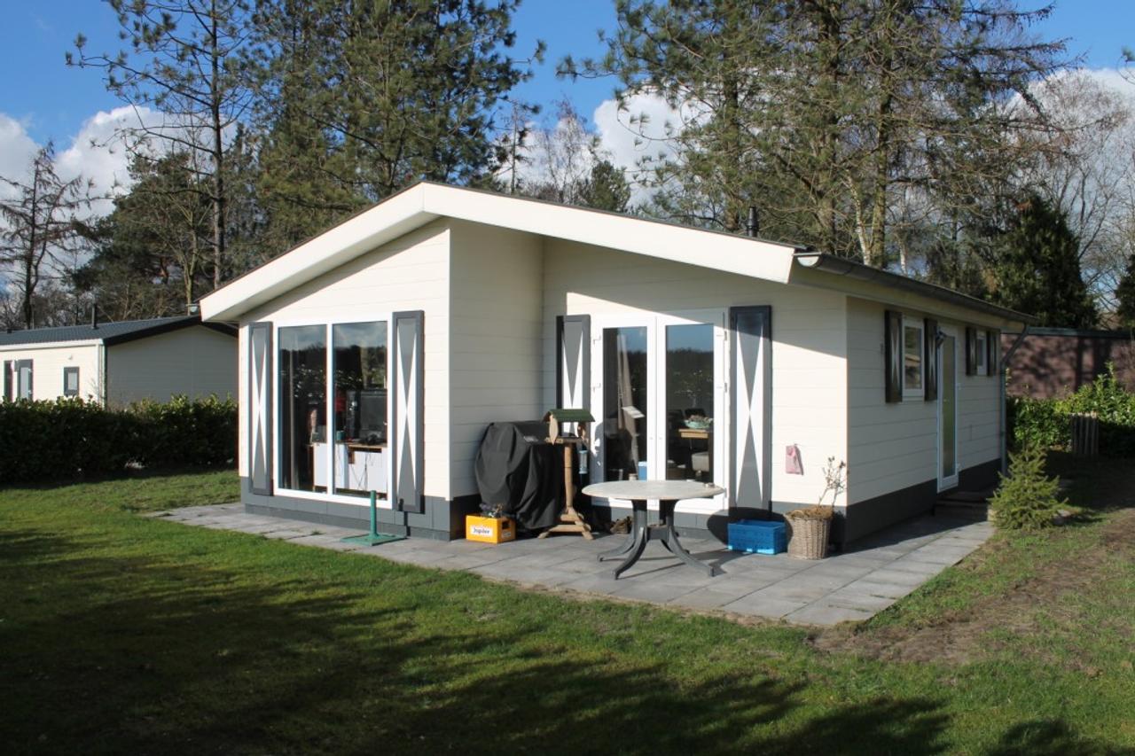 Detached chalet with garden in Moergestel - Image 1