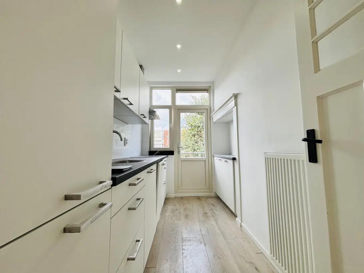 83 m² Upper-Floor Apartment with Balcony, A++ - Image 4