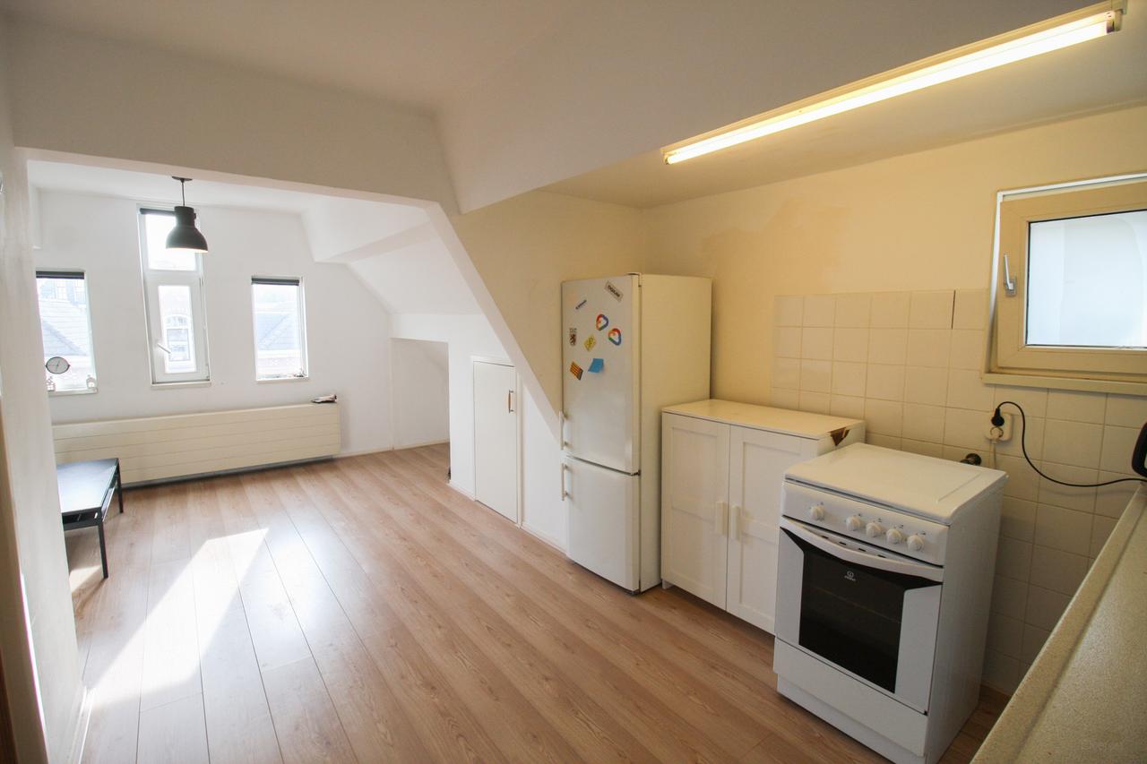 Licht 3-kamerappartement met balkon - Afbeelding 1
