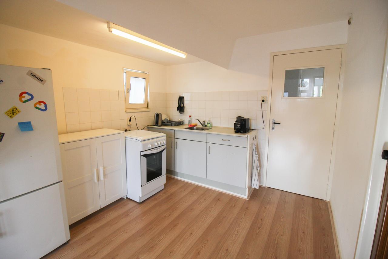 Licht 3-kamerappartement met balkon - Afbeelding 2