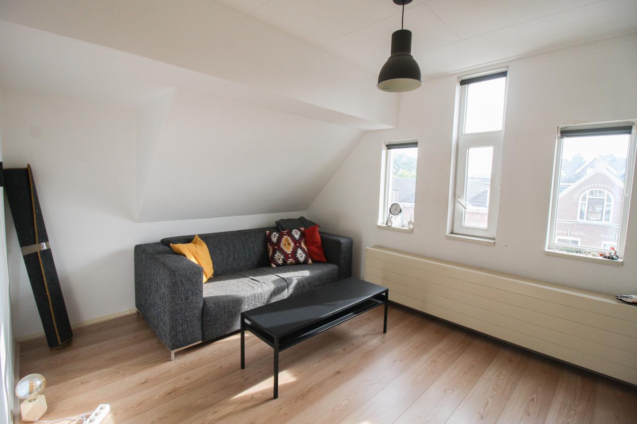 Licht 3-kamerappartement met balkon - Afbeelding 4