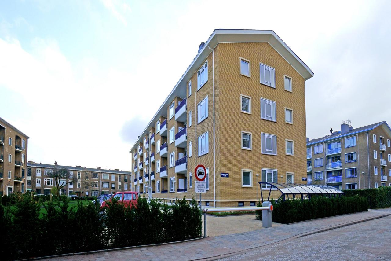 Apartment in Duinoord with Lift and Parking - Image 1