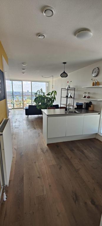 Furnished apartment with views in Leiden - Image 19
