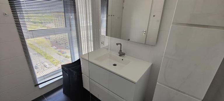 Furnished apartment with views in Leiden - Image 20