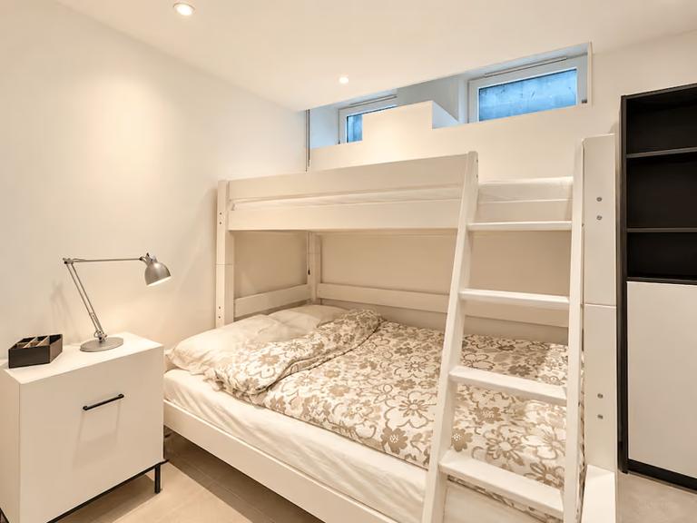 113 m² Furnished Apartment with Garden - Image 12