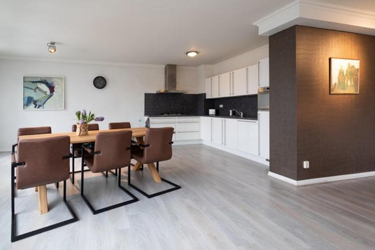Furnished apartment on Veemarkt - Image 2