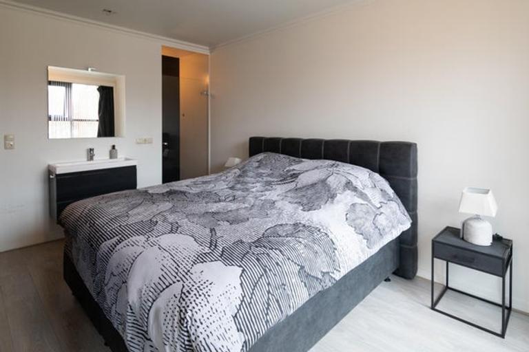 Furnished apartment on Veemarkt - Image 3