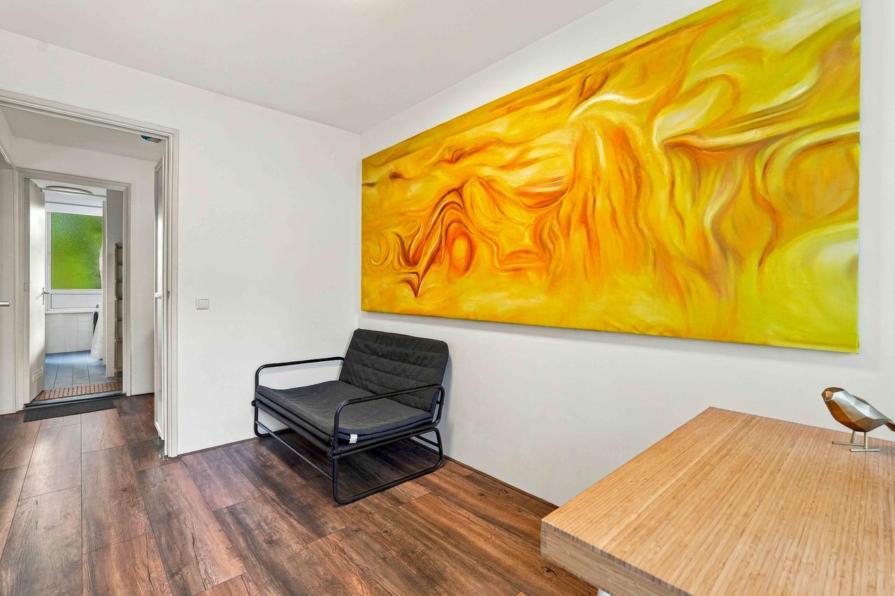 Three-bedroom apartment with two balconies - Image 5