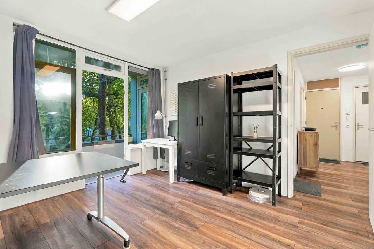 Three-bedroom apartment with two balconies - Image 7