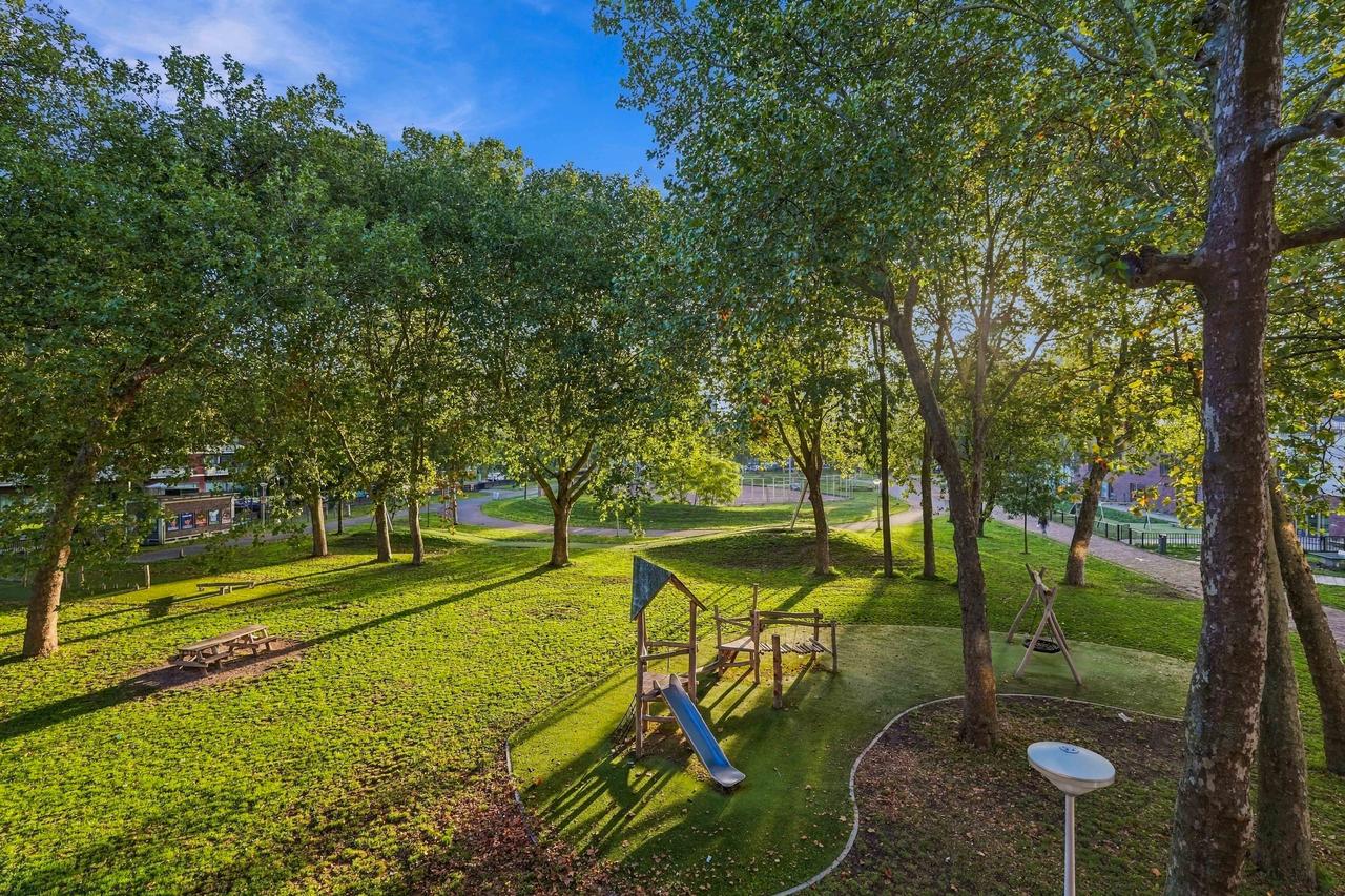 Three-bedroom apartment with two balconies - Image 8
