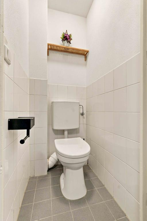 Three-bedroom apartment with two balconies - Image 11