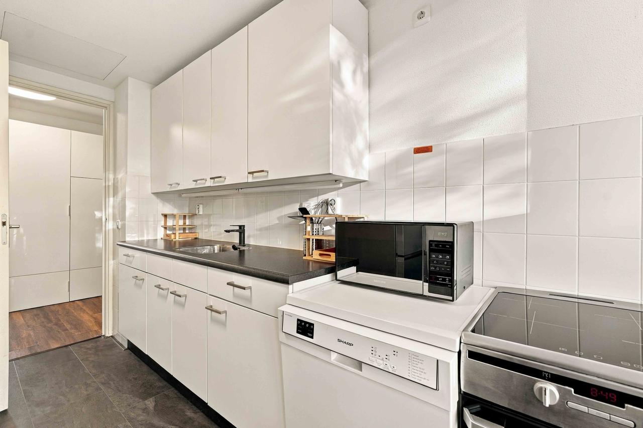 Three-bedroom apartment with two balconies - Image 14