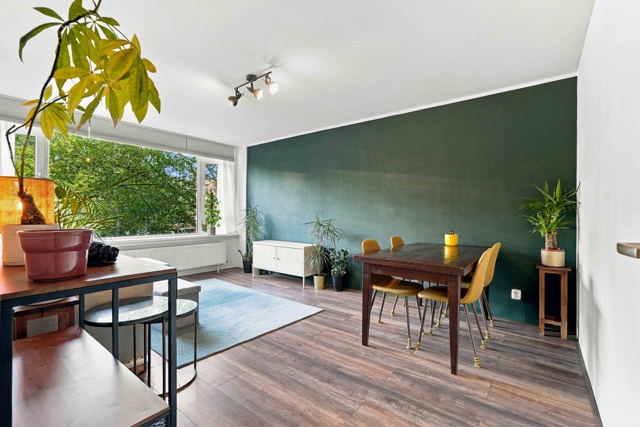 Three-bedroom apartment with two balconies - Image 15