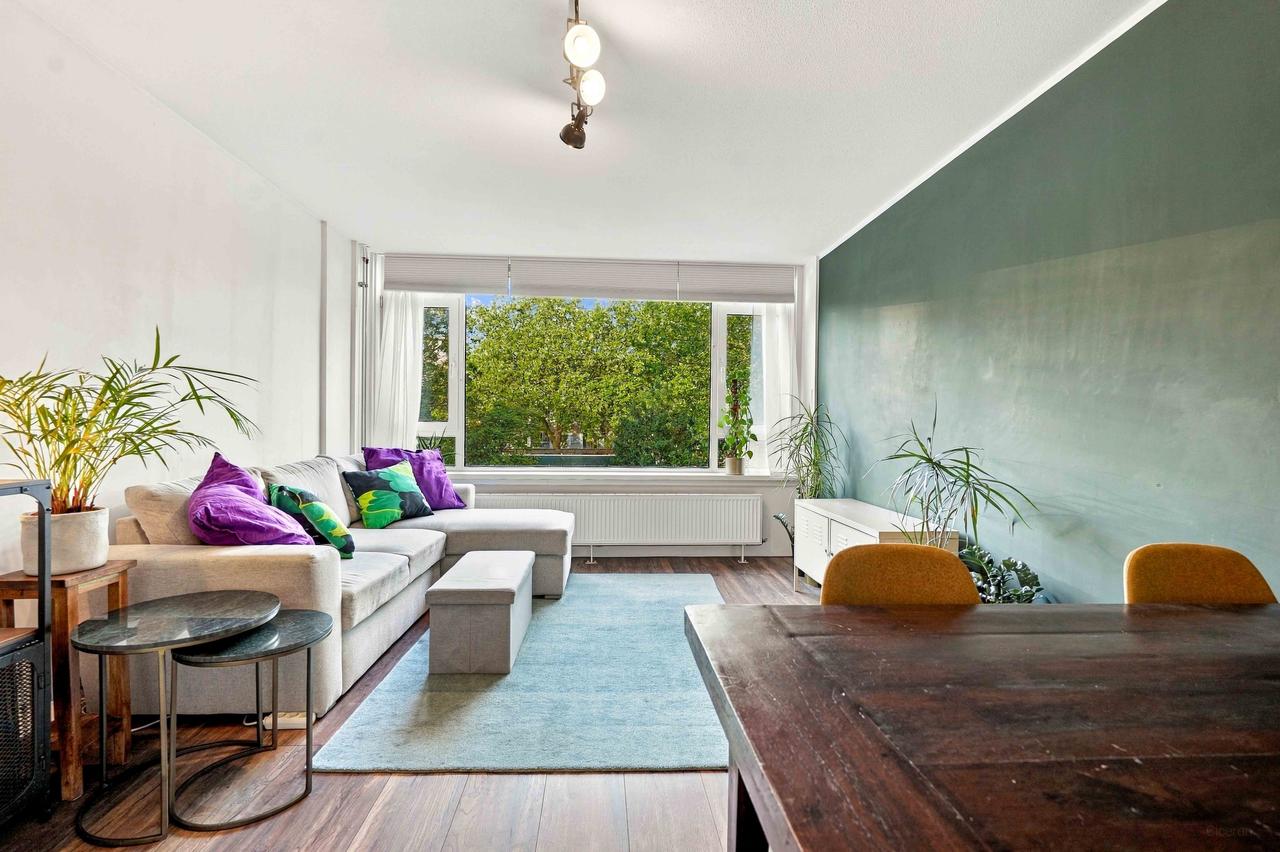 Three-bedroom apartment with two balconies - Image 16