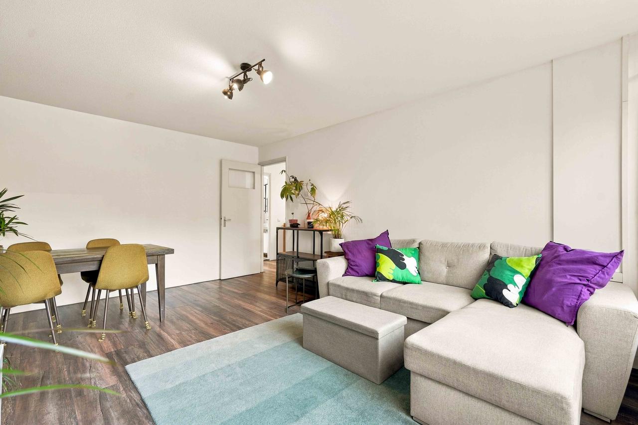 Three-bedroom apartment with two balconies - Image 18