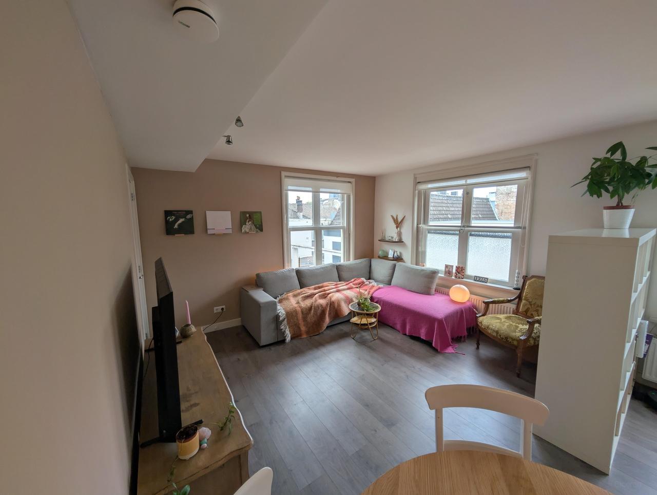 One-bedroom apartment with terrace in Arnhem - Image 2