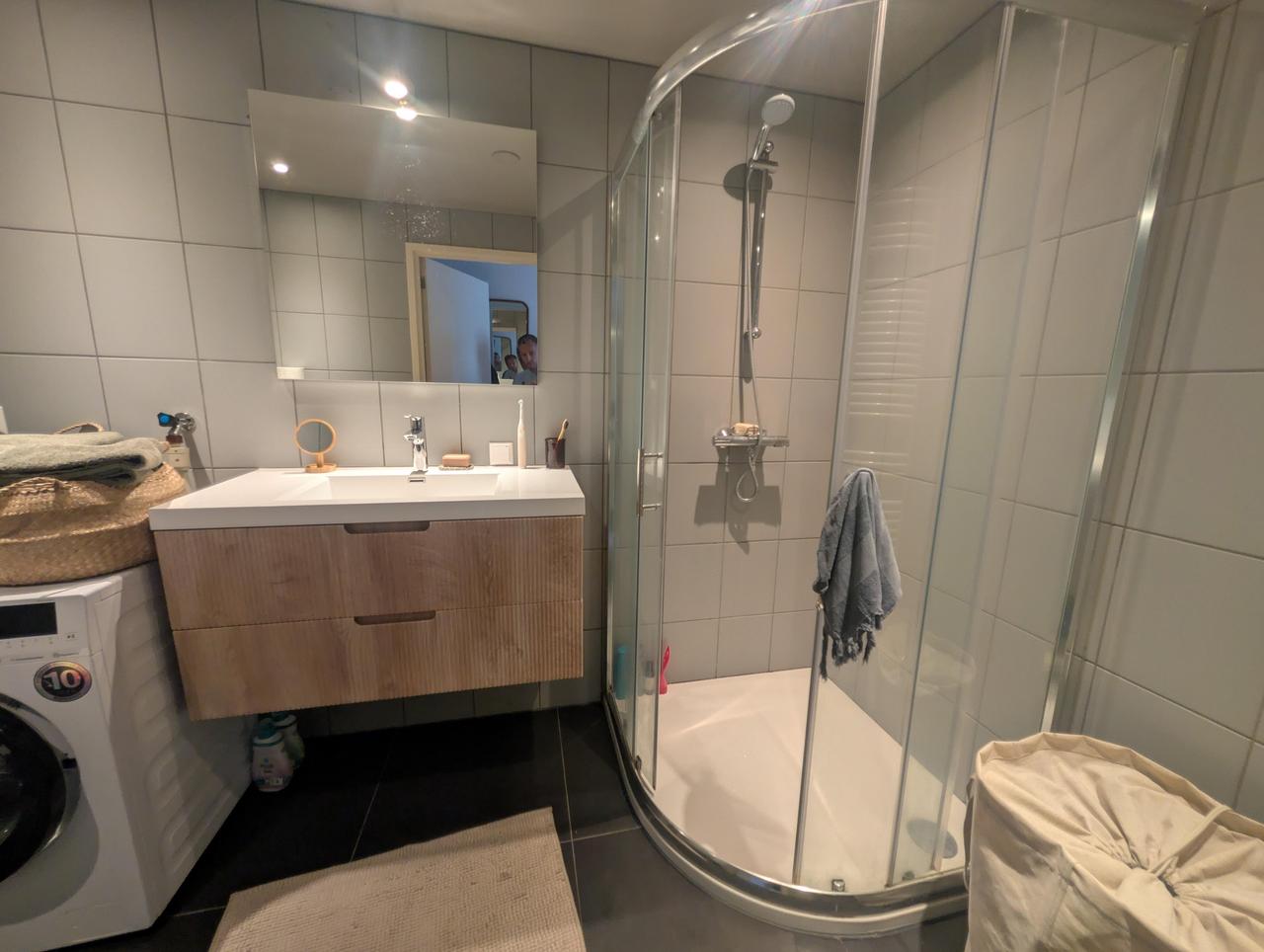 One-bedroom apartment with terrace in Arnhem - Image 11