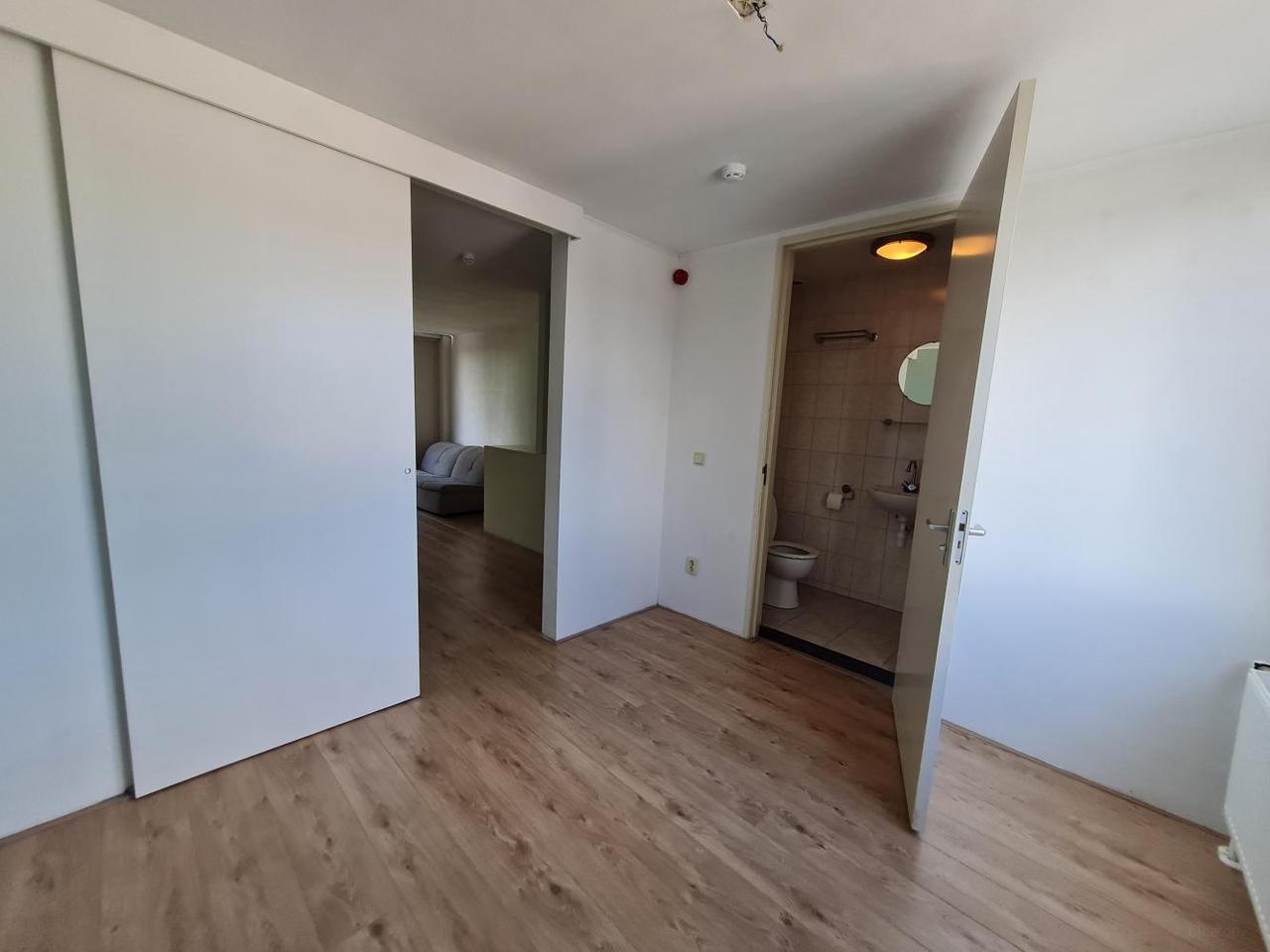 Semi-studio met slaapkamer in Tilburg - Afbeelding 2